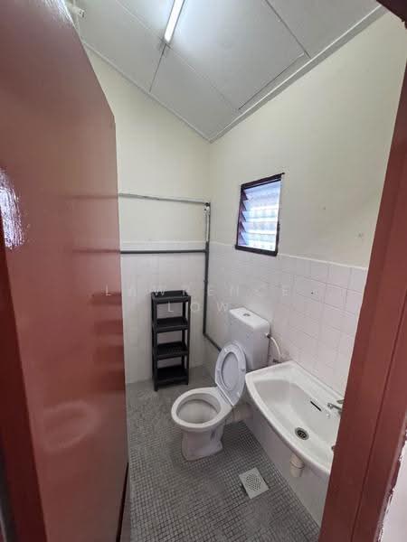 Rumah Teres untuk Disewa di Desa Setapak (Wangsa Maju) - Lawrence Low - Bathroom - PropertyGuru.com.my
