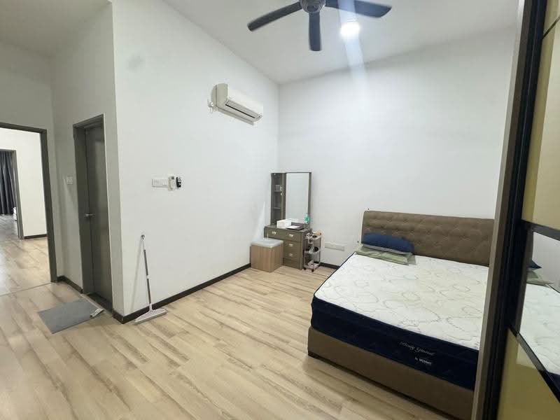 Rumah Kluster untuk Disewa di Taman Mount Austin (Tebrau) - John Lim - Bedroom - PropertyGuru.com.my