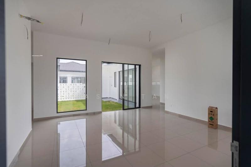1-storey Terraced House for Sale in Shah Alam (Selangor) - Jason Tan - Living Room - PropertyGuru.com.my