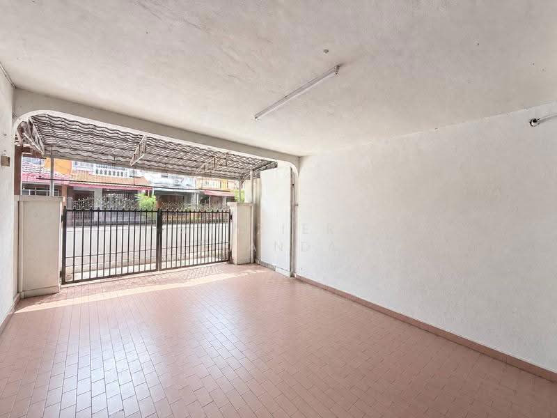 Rumah Teres 2-Tingkat untuk Dijual di Kampung Tasik Tambahan (Ampang) - Shaziery Iskandar - Entrance - PropertyGuru.com.my