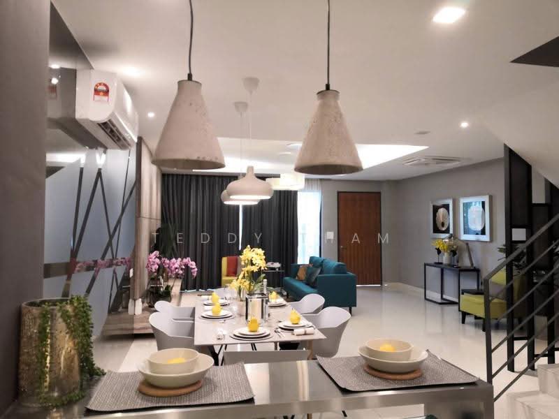 Rumah Teres 3-Tingkat untuk Dijual di Taman Meranti Jaya (Puchong) - Teddy Tham - Dining Room - PropertyGuru.com.my