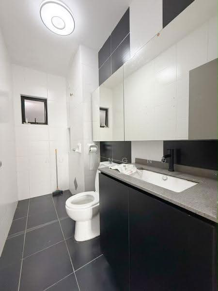 Kediaman Servis untuk Dijual di Sky View - Austing Ng - Bathroom - PropertyGuru.com.my
