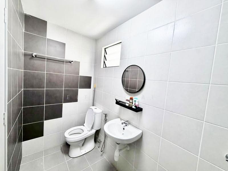 Kediaman Servis untuk Disewa di Residensi Mutiara Kajang 2 - Eiffel Lai - Bathroom - PropertyGuru.com.my