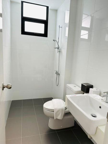 Kondominium untuk Dijual di Royal Richmond Gold - Clement Toh - Bathroom - PropertyGuru.com.my