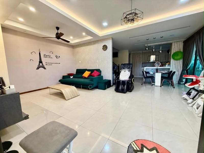 Rumah Kluster untuk Dijual di Taman Mount Austin (Tebrau) - Vic Lim - Living Room - PropertyGuru.com.my