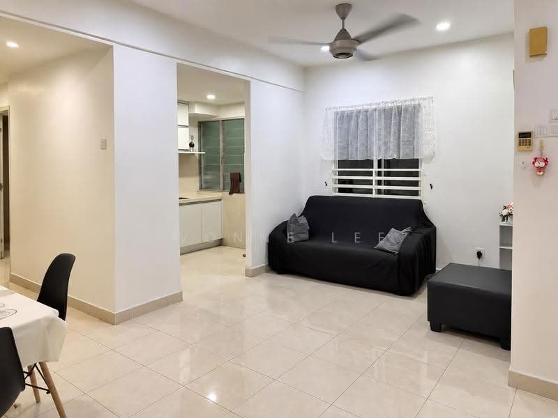 Kondominium untuk Dijual di Sea View Tower - Yvonne Lee - Living Room - PropertyGuru.com.my