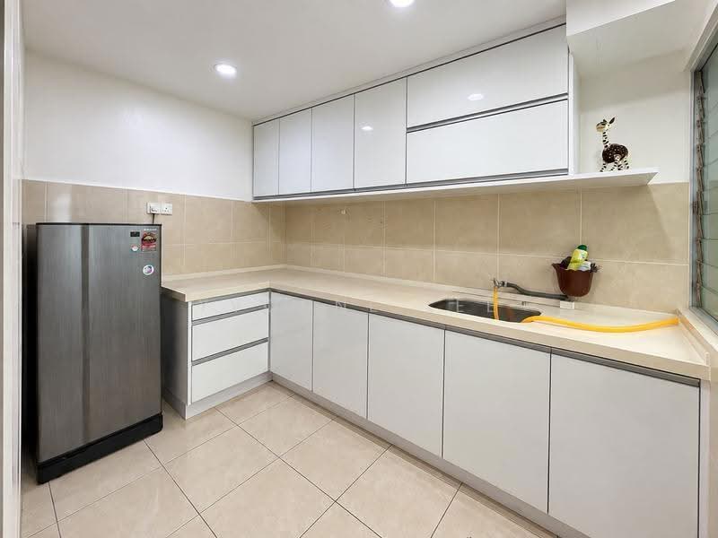 Kondominium untuk Dijual di Sea View Tower - Yvonne Lee - Kitchen - PropertyGuru.com.my