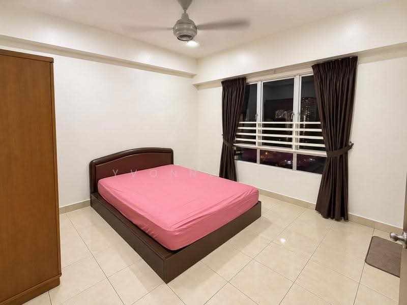 Kondominium untuk Dijual di Sea View Tower - Yvonne Lee - Bedroom - PropertyGuru.com.my