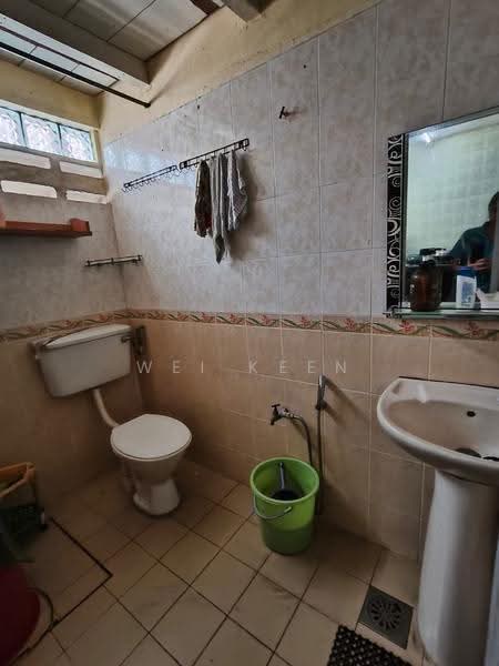 Rumah Teres untuk Disewa di Taman Marida (Senawang) - Wei Keen - Bathroom - PropertyGuru.com.my