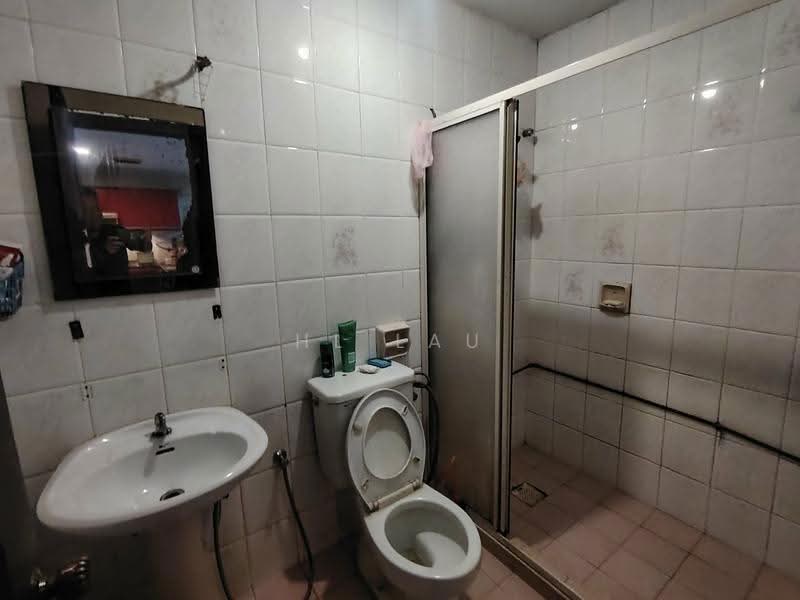 Townhouse for Sale in Country Heights (Kajang) - HL Lau - Bathroom - PropertyGuru.com.my