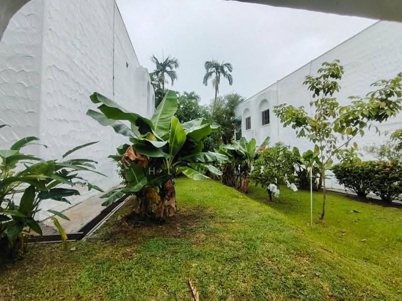 Townhouse for Sale in Country Heights (Kajang) - HL Lau - Garden - PropertyGuru.com.my