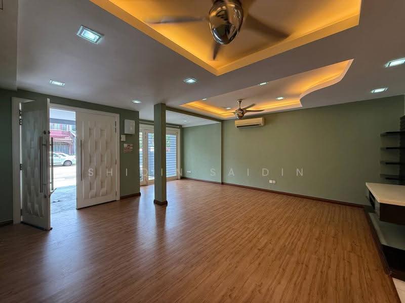 2-storey Terraced House for Sale in Ukay Bistari (Ulu Kelang) - Shiqin Saidin - Living Room - PropertyGuru.com.my