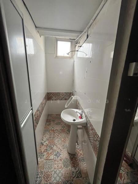 Shop / Office untuk Disewa di Taman Lucky (Bangsar) - Jamie Leong - Bathroom - PropertyGuru.com.my
