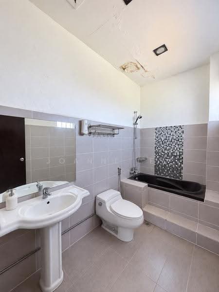 2.5-storey Terraced House for Sale in Kota Kinabalu (Sabah) - Joanne Lee - Bathroom - PropertyGuru.com.my