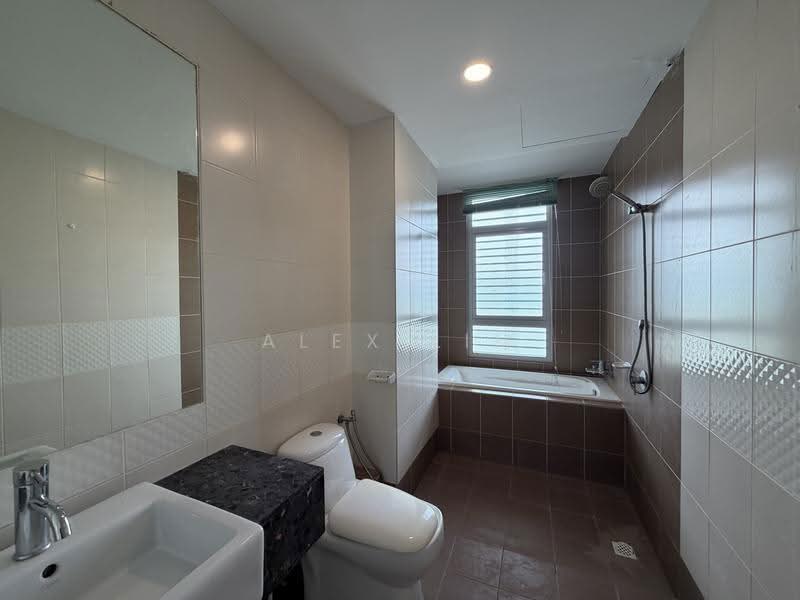 Condominium for Rent at 10 Island Resort - Alex Lim - Bathroom - PropertyGuru.com.my
