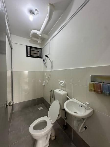 Pangsapuri untuk Dijual di Pangsapuri Pulai Mutiara - Sean Yeoh - Bathroom - PropertyGuru.com.my