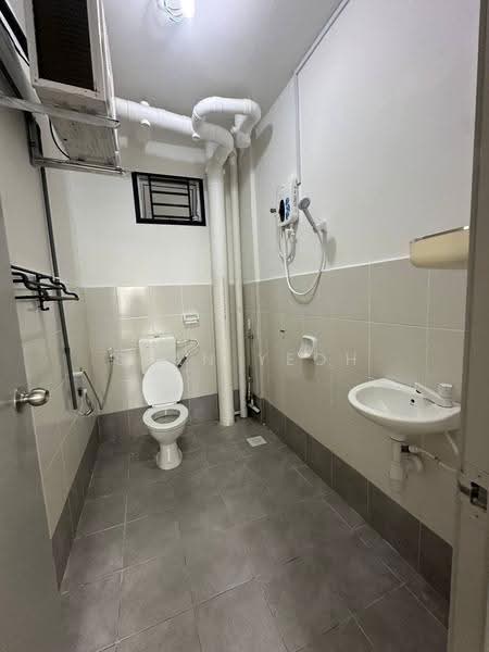 Pangsapuri untuk Dijual di Pangsapuri Pulai Mutiara - Sean Yeoh - Bathroom - PropertyGuru.com.my