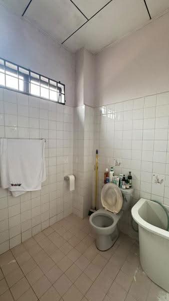 2-storey Terraced House for Sale in Taman Bukit Mewah (Tampoi) - Kimi Kiu - Bathroom - PropertyGuru.com.my