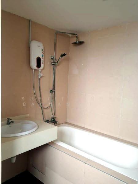 Kediaman Servis untuk Dijual di Main Place Residence - SURJIT SINGH BACHAN SINGH - Bathroom - PropertyGuru.com.my