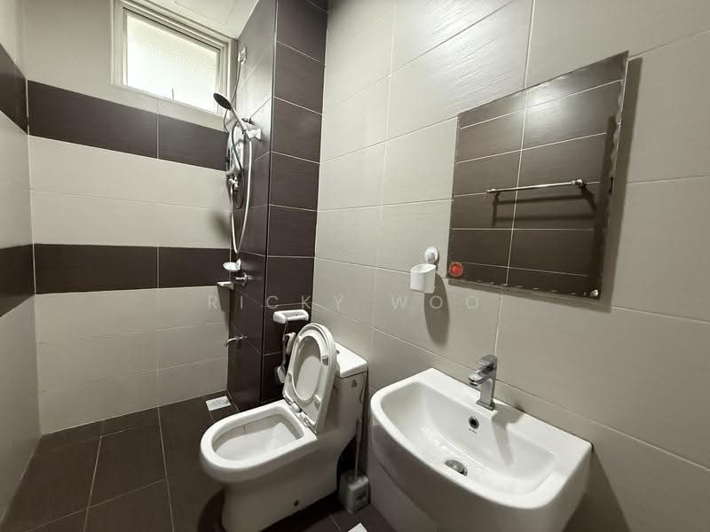 Kondominium untuk Dijual di M Condominium @ Larkin - Ricky Woo - Bathroom - PropertyGuru.com.my