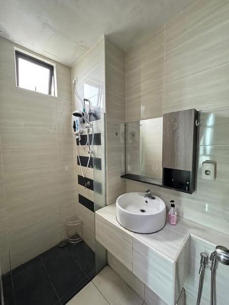 Service Residence for Sale at D'Summit Residences - Kimi Kiu - Bathroom - PropertyGuru.com.my