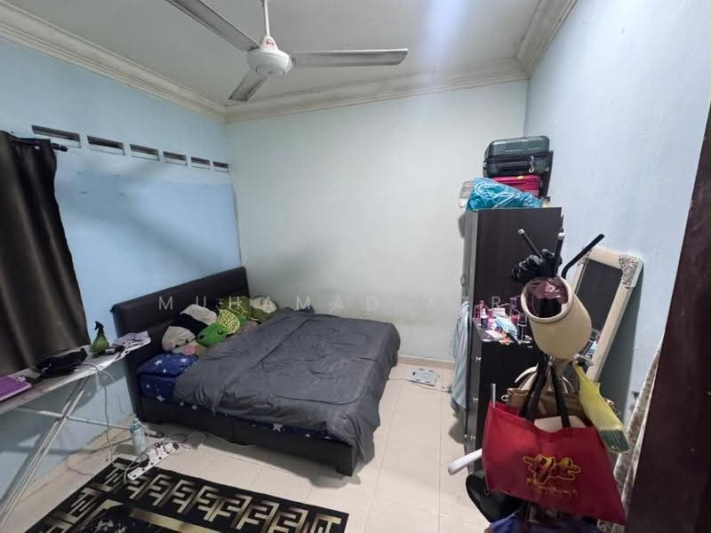 1.5-storey Terraced House for Sale in Taman Johor Jaya (Johor Bahru) - MUHAMAD AZRI - Bedroom - PropertyGuru.com.my