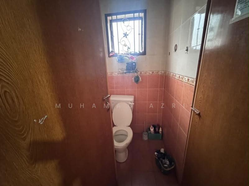 1.5-storey Terraced House for Sale in Taman Johor Jaya (Johor Bahru) - MUHAMAD AZRI - Bathroom - PropertyGuru.com.my