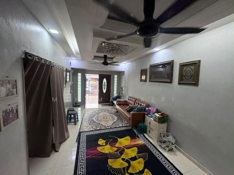 1.5-storey Terraced House for Sale in Taman Johor Jaya (Johor Bahru) - MUHAMAD AZRI - Living Room - PropertyGuru.com.my