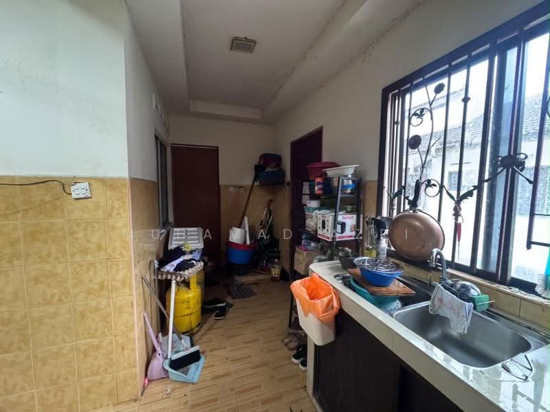 1.5-storey Terraced House for Sale in Taman Johor Jaya (Johor Bahru) - MUHAMAD AZRI - Kitchen - PropertyGuru.com.my