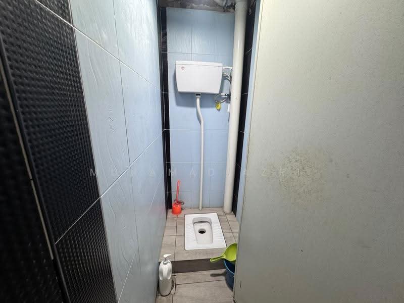 1.5-storey Terraced House for Sale in Taman Johor Jaya (Johor Bahru) - MUHAMAD AZRI - Bathroom - PropertyGuru.com.my