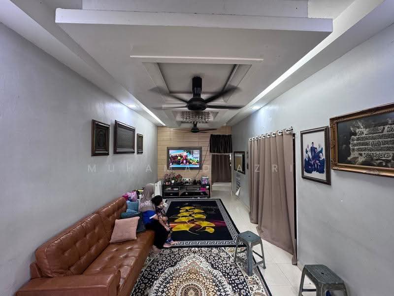 1.5-storey Terraced House for Sale in Taman Johor Jaya (Johor Bahru) - MUHAMAD AZRI - Living Room - PropertyGuru.com.my