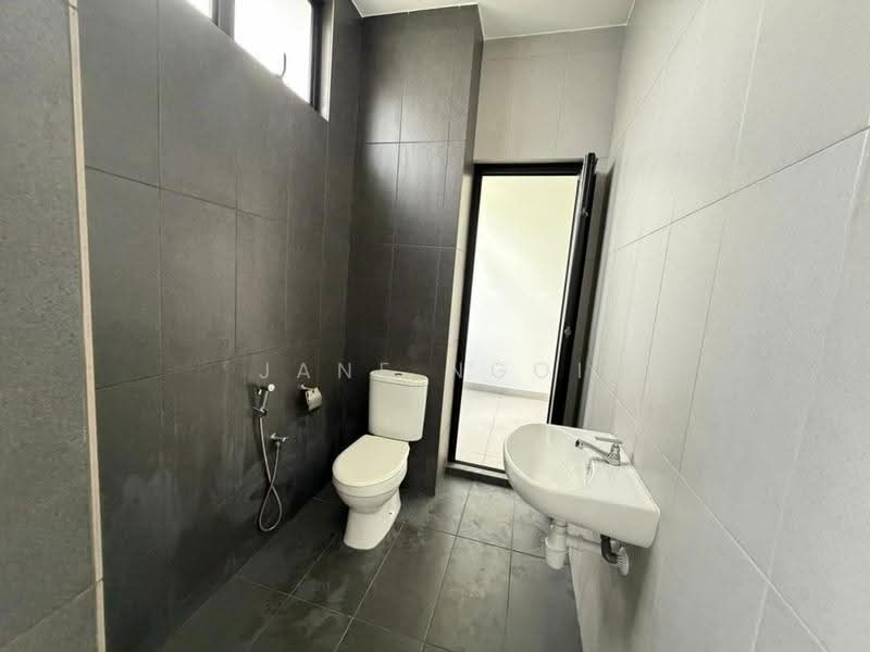 2-storey Terraced House for Sale in Taman Mount Austin (Tebrau) - Jane Ngoi - Bathroom - PropertyGuru.com.my