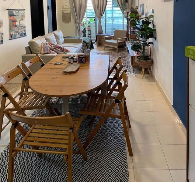 Apartment for Sale at Pangsapuri Persanda - Mazsheera . - Living Room - PropertyGuru.com.my