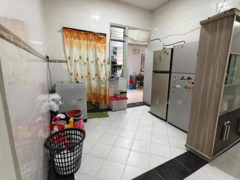 2.5-storey Terraced House for Sale in Bandar Seri Alam (Masai) - Jun Xiong Tan - Kitchen - PropertyGuru.com.my
