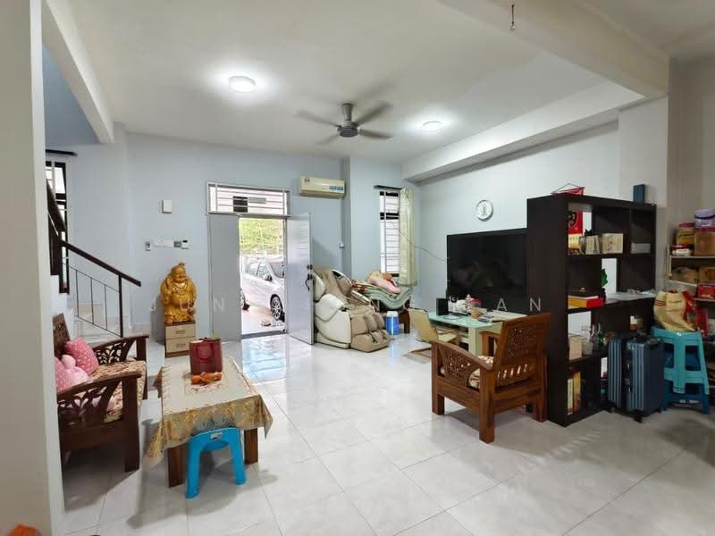 2.5-storey Terraced House for Sale in Bandar Seri Alam (Masai) - Jun Xiong Tan - Living Room - PropertyGuru.com.my