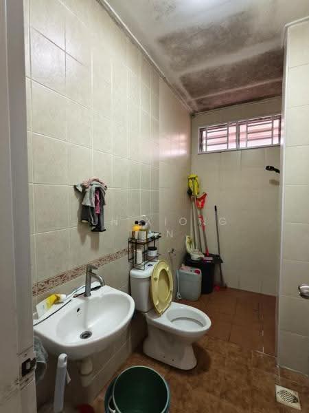 2.5-storey Terraced House for Sale in Bandar Seri Alam (Masai) - Jun Xiong Tan - Bathroom - PropertyGuru.com.my
