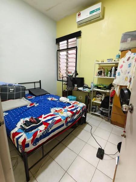 2.5-storey Terraced House for Sale in Bandar Seri Alam (Masai) - Jun Xiong Tan - Bedroom - PropertyGuru.com.my