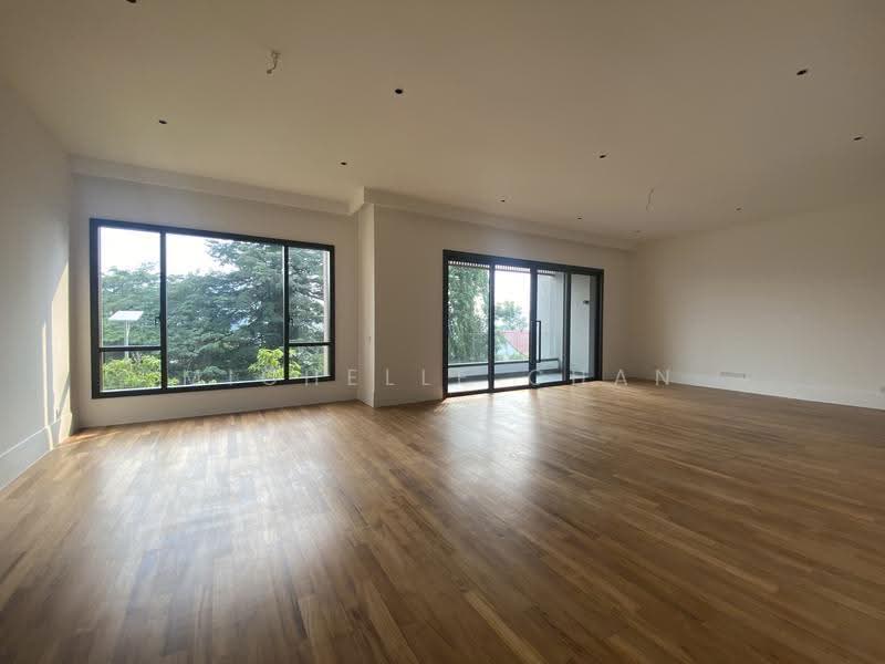 Kondominium untuk Dijual di The Peak - Michelle Chan - Living and dining area - PropertyGuru.com.my