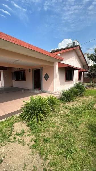 Bungalow House untuk Dijual di Kampung Wadihana (Johor Bahru) - Ken Chai - Exterior - PropertyGuru.com.my