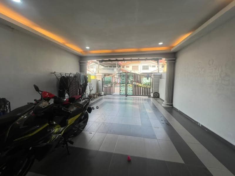 2-storey Terraced House for Rent in Gelang Patah (Johor) - YC Fung - Car Park - PropertyGuru.com.my