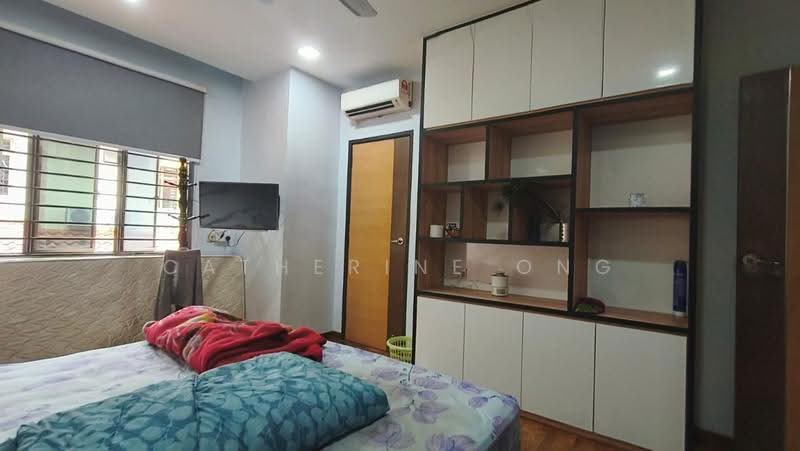 2.5-storey Terraced House for Sale in Taman Sutera Utama (Skudai) - Catherine Ong - Bedroom - PropertyGuru.com.my