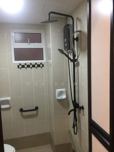Pangsapuri untuk Disewa di Alam Budiman (Sri Budiman) - Wan Azima - Bathroom - PropertyGuru.com.my