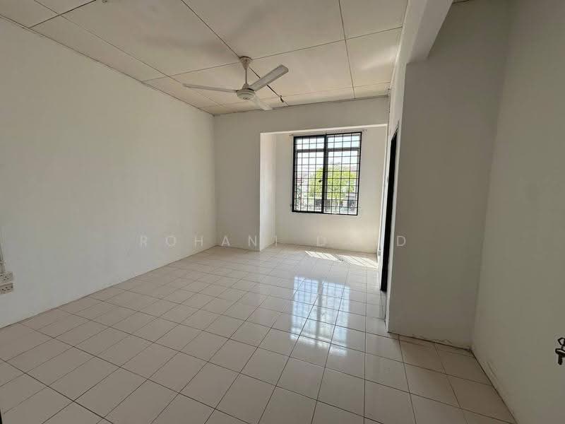 Rumah Teres 2-Tingkat untuk Dijual di Taman Desa Mas (Rawang) - Rohani Daud - Living Room - PropertyGuru.com.my