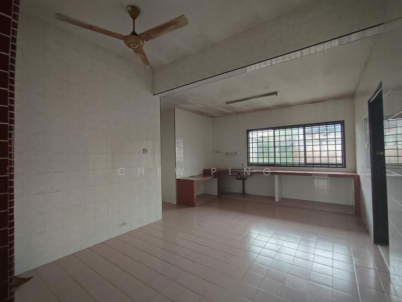 Bungalow House for Rent in Taman Istimewa (Tebrau) - Chew Ping - Kitchen - PropertyGuru.com.my