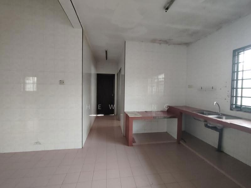 Bungalow House for Rent in Taman Istimewa (Tebrau) - Chew Ping - Kitchen - PropertyGuru.com.my
