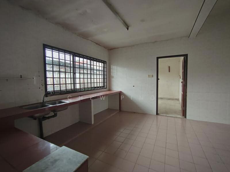 Bungalow House for Rent in Taman Istimewa (Tebrau) - Chew Ping - Kitchen - PropertyGuru.com.my