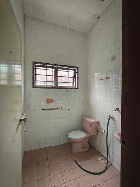 Bungalow House for Rent in Taman Istimewa (Tebrau) - Chew Ping - Bathroom - PropertyGuru.com.my