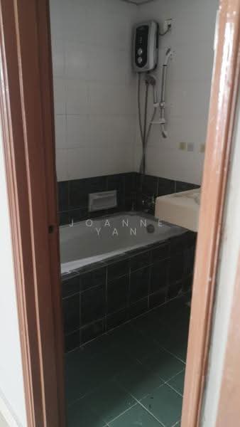 Kondominium untuk Disewa di Amadesa Resort Condominium - Joanne Yan - Bathroom - PropertyGuru.com.my