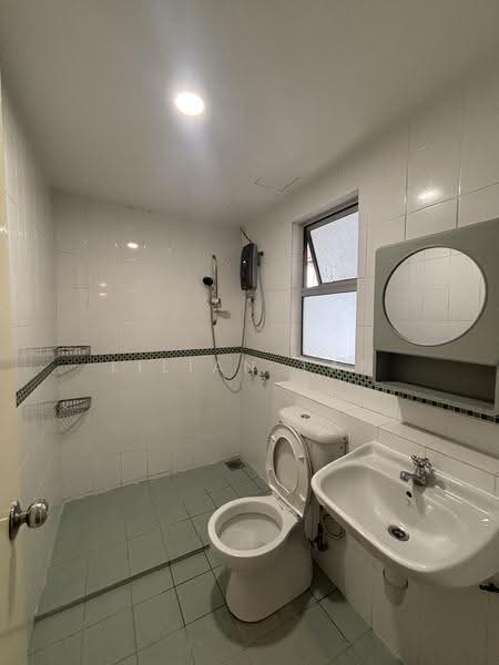 Kondominium untuk Disewa di Seri Maya Condominium - Lilian Tan - Bathroom - PropertyGuru.com.my