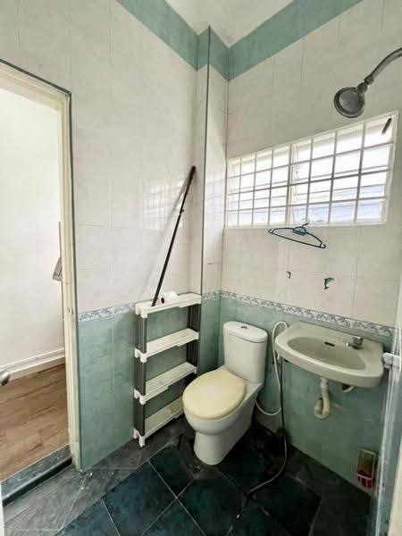 2-storey Terraced House for Sale in Taman Desa Cemerlang (Ulu Tiram) - Zack Chow - Bathroom - PropertyGuru.com.my